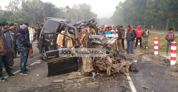 সাত সকালে সড়কে ঝরল ৬ প্রাণ