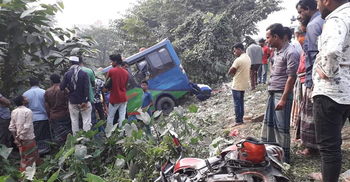 ‘ফেনসিডিলবাহী’ বাসের চাপায় ব্যাংক কর্মকর্তা নিহত