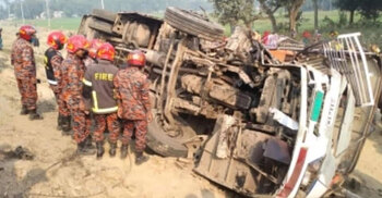 Bus-truck collision kills 5 in Sirajganj