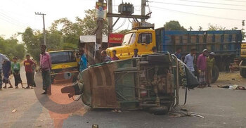 4 of a family among 5 killed in road accident