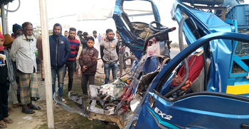 3 killed as bus collides with pickup van in Dinajpur