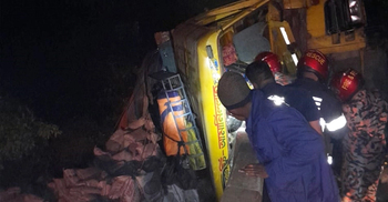 Driver, helper killed as truck overturns in Cox’s Bazar