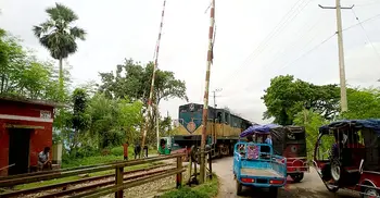 নামে না গেট ব্যারিয়ার, তবুও চলে...