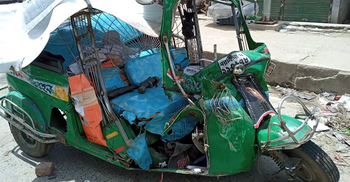 ট্রাকের ধাক্কায় দুমড়েমুচড়ে গেল সিএনজি, প্রাণ হারালেন দুইজন