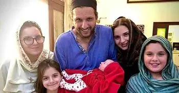 Shahid Afridi blessed with a baby girl
