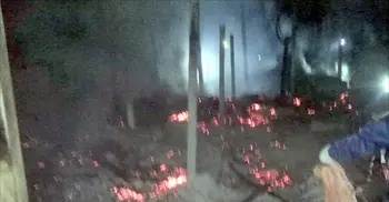 গোয়ালঘরে দেওয়া কয়েলের আগুনে পুড়লো ৬ ঘর