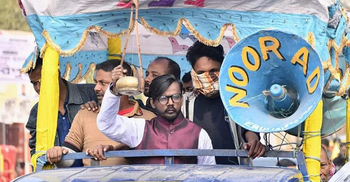 পাঁচ কেন্দ্রে এগিয়ে হিরো আলম