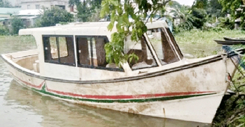 শাল্লার নৌঅ্যাম্বুলেন্সটি হাওরের পানি থেকে উদ্ধার