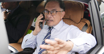 Reformist leader Anwar close to becoming Malaysia’s next PM