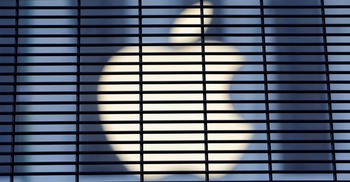 Apple offers hacking targets new options to secure data, chats