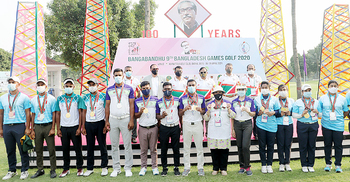 বাংলাদেশ গেমসের গলফ ইভেন্টের পুরস্কার দিলেন সেনাপ্রধান
