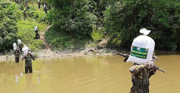 দুর্গম পাহাড়ে মানবিক সহায়তা নিয়ে সেনাবাহিনী