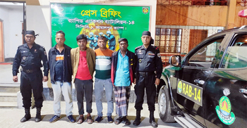 জামালপুরে ৩৩ ট্রেনের টিকিটসহ ৪ কালোবাজারি আটক