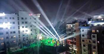 ঘুড়ি আর আতশবাজিতে বর্ণিল ছিল পুরান ঢাকার আকাশ