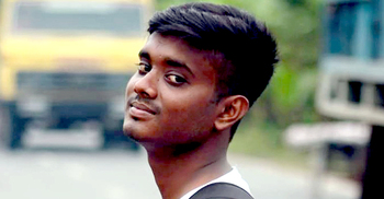 পেছনে মাইক্রোর ধাক্কা, সামনে এসে চাপা দিল ট্রাক