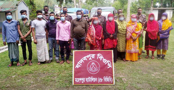 মহেশপুর সীমান্তে দুই দালালসহ আটক ২২