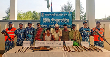 হাতিয়ায় বন্দুকযুদ্ধের পর অস্ত্রসহ ৫ জলদস্যু আটক