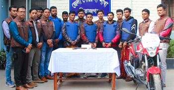 সিরাজগঞ্জে পায়ে গুলি করে ছিনতাই: আটক ৪