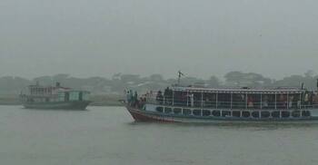 শিমুলিয়া-বাংলাবাজার রুটে নৌযান বন্ধ, মাঝ নদীতে আটকা ৫ ফেরি