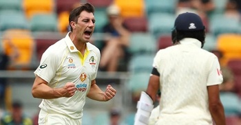 Head hundred gives Australia big lead over England