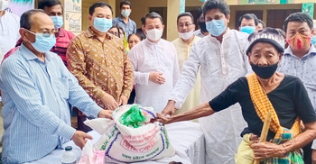 খাগড়াছড়িতে হতদরিদ্র-কর্মহীন মানুষের পাশে আ.লীগ