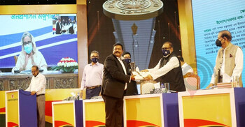 31 officials, orgs receive Bangabandhu Public Administration Award
