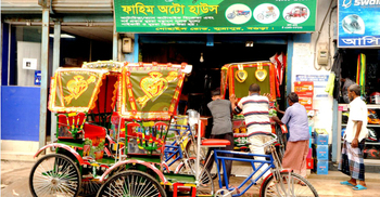 অটোরিকশার মধু মহাজনদের পেটে!