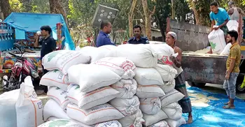 ১০ টাকা কেজির ৮০ মণ চাল জব্দ, ট্রাকচালক কারাগারে