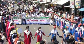 স্কুলছাত্রীকে সংঘবদ্ধ ধর্ষণ, বিচার দাবিতে সড়ক অবরোধ