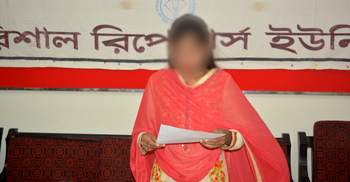 ‘একসঙ্গে’ ১০ বছর বসবাস, স্ত্রীর স্বীকৃতি দাবিতে সংবাদ সম্মেলন