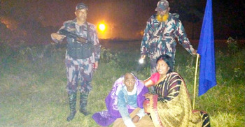 ১৭ বছর পর বাবাকে খুঁজে পেলেন মেয়ে