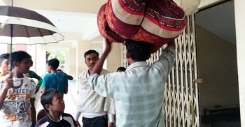 বাগেরহাটে আশ্রয়কেন্দ্রে ৮৭ হাজার মানুষ