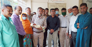 বাঁশ বাগানে জন্ম নেওয়া সেই শিশুর ঠাঁই হলো শিক্ষক দম্পতির কোলে