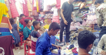 বৈসাবি উৎসবে বান্দরবানের মার্কেটে জমেছে বেচাকেনা