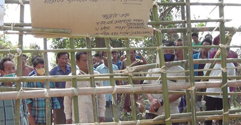 বান্দরবানে পাহাড় গ্রামগুলোর প্রবেশমুখ বন্ধ করে দিয়েছে ম্রোরা