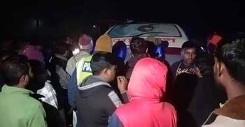 বগুড়ায় যাত্রীবাহী বাস উল্টে যুবক নিহত