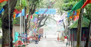 Bangladesh extends border closure with India