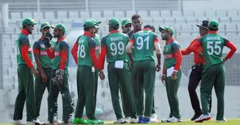 Pakistan set 302-run target for Bangladesh