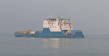 ৬ ঘণ্টা পর পাটুরিয়া-দৌলতদিয়ায় ফেরি চলাচল শুরু