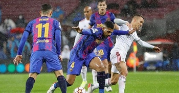 Barca's hopes in the balance after draw with Benfica
