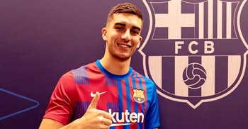 Man City's Torres joins Barcelona