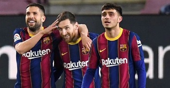 Messi equals Xavi's Barcelona record