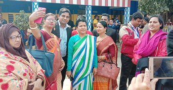 বিদ্যালয় বন্ধ রেখে শিক্ষা অফিসারের সঙ্গে বনভোজনে শিক্ষকরা