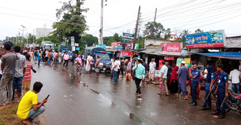চালককে মারধর, ফরিদপুরে সব রুটে বাস চলাচল বন্ধ
