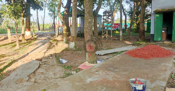 বিএসএফের বাধায় বন্ধ ভবন, রাস্তা ও শৌচাগার মেরামত কাজ