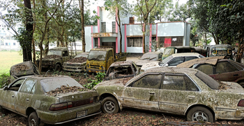 পুলিশের জব্দ করা কোটি কোটি টাকার গাড়ির একি হাল