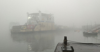 ঘন কুয়াশায় আরিচা-কাজিরহাট রুটে ফেরি চলাচল বন্ধ