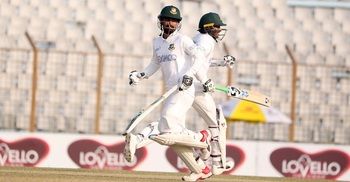 Bangladesh fight back in final session
