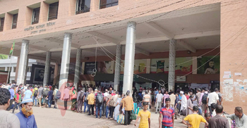 ভ্রমণ ভিসায় ভারত যেতে বেনাপোলে দীর্ঘ লাইন