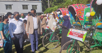 ভিক্ষাবৃত্তি ছাড়তে দেয়া হলো হাঁস-মুরগি-ছাগল-রিকশা-সেলাই মেশিন